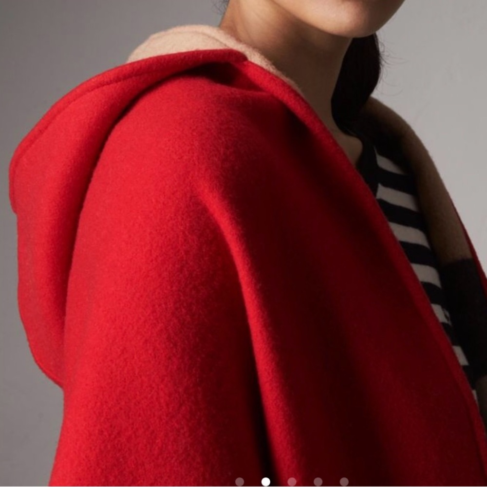 BURBERRY Check-lined Wool Cashmere Hooded Stole ‼️Sharing‼️ - Picture 2 of 4